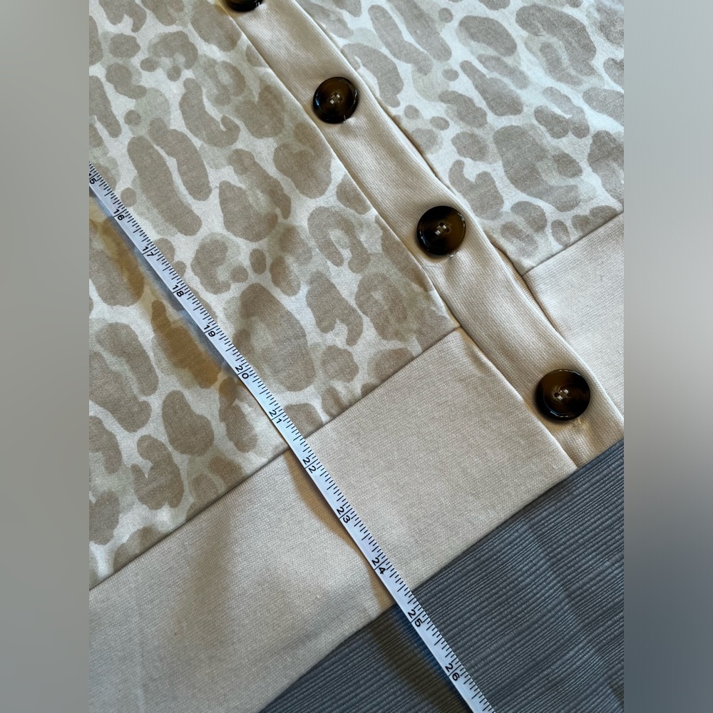 NWT Mud Pie Cream Tan Leopard‎ Animal Print Lightweight Cardigan Sweater - Picture 4 of 6